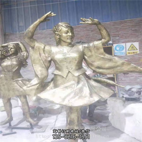 景區(qū)玻璃鋼仿銅民族人物雕塑定制（2）