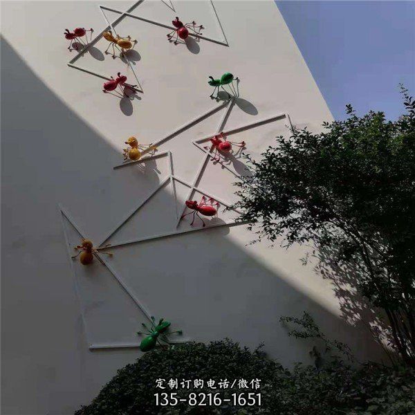 公園墻壁裝飾玻璃鋼彩繪螞蟻攀爬景觀雕塑 （2）