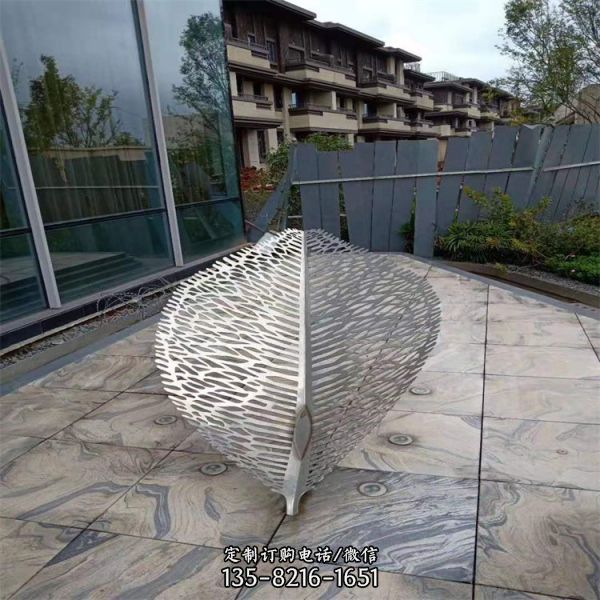 不銹鋼手工雕刻幾何形狀商業街落地擺件（4）