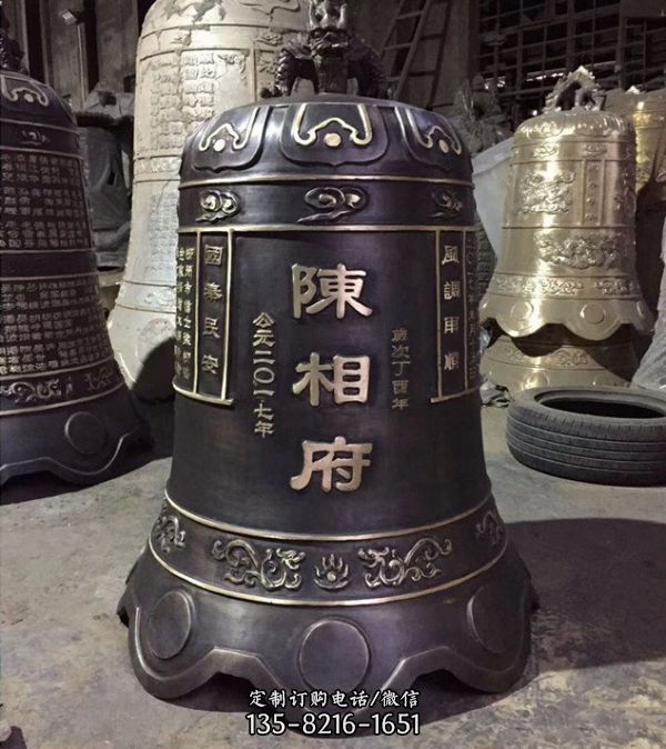 寺廟擺放純銅鐘雕塑（1）