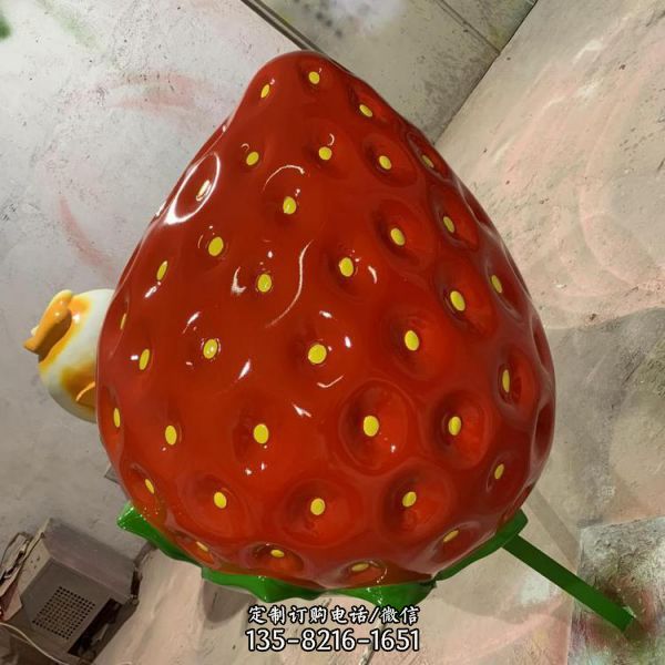 景區玻璃鋼大型果蔬草莓造型雕塑（4）