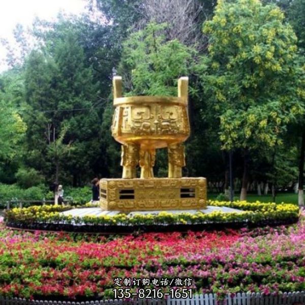 廣場擺放大型銅方鼎雕塑（1）