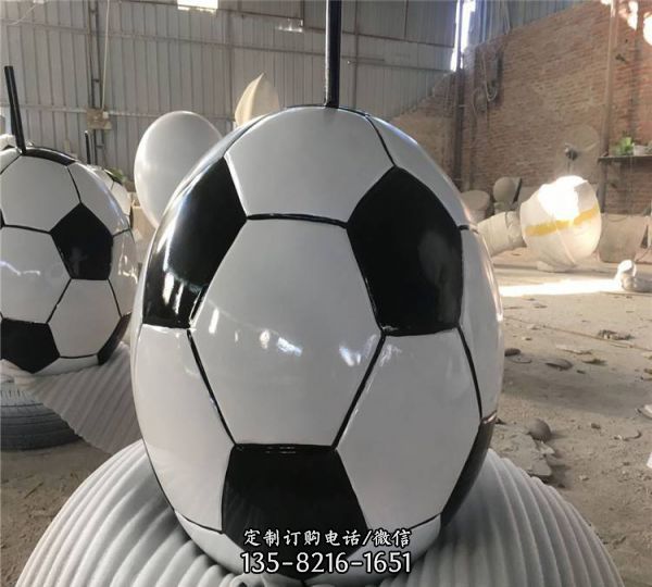 校園運(yùn)動(dòng)體育玻璃鋼仿真足球雕塑（5）