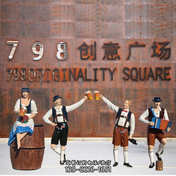 廣場草坪擺放玻璃鋼人物景觀雕塑（3）