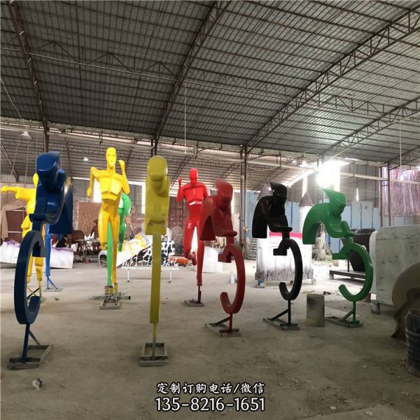 園林草地擺放玻璃鋼彩繪抽象運動主題人物景觀雕塑（4）