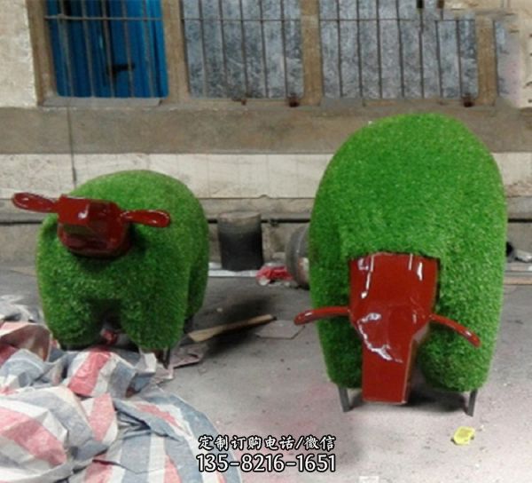 草皮羊玻璃鋼落地肖恩羊雕塑小品（6）