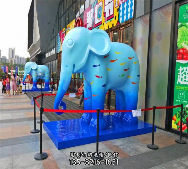 商業(yè)街廣場(chǎng)擺放玻璃鋼彩繪卡通動(dòng)物雕塑（4）