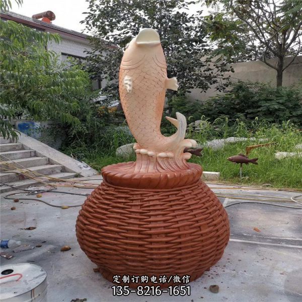 小區廣場擺放玻璃鋼景觀魚雕塑 （2）