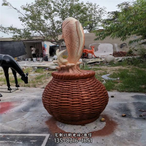 小區廣場擺放玻璃鋼景觀魚雕塑 （4）
