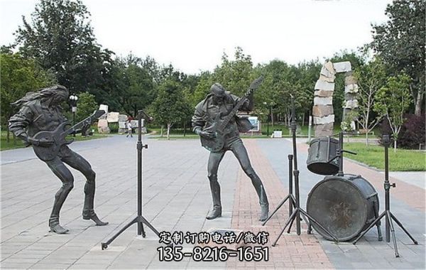 城市街頭玻璃鋼仿銅人物雕塑景觀小品（2）