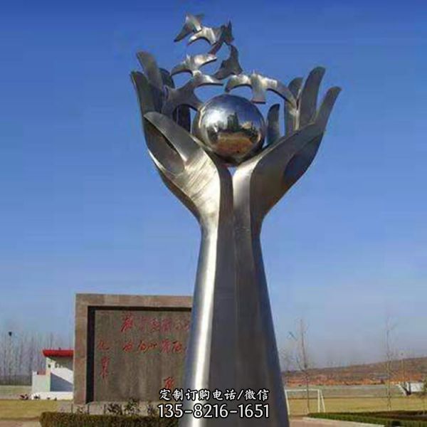 廣場(chǎng)大型不銹鋼創(chuàng)意手捧圓球的景觀擺件