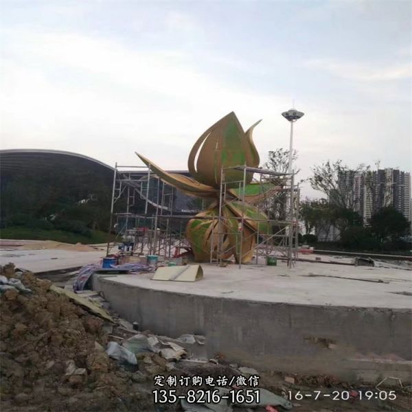 廣場室外擺放不銹鋼精神堡壘雕塑（2）