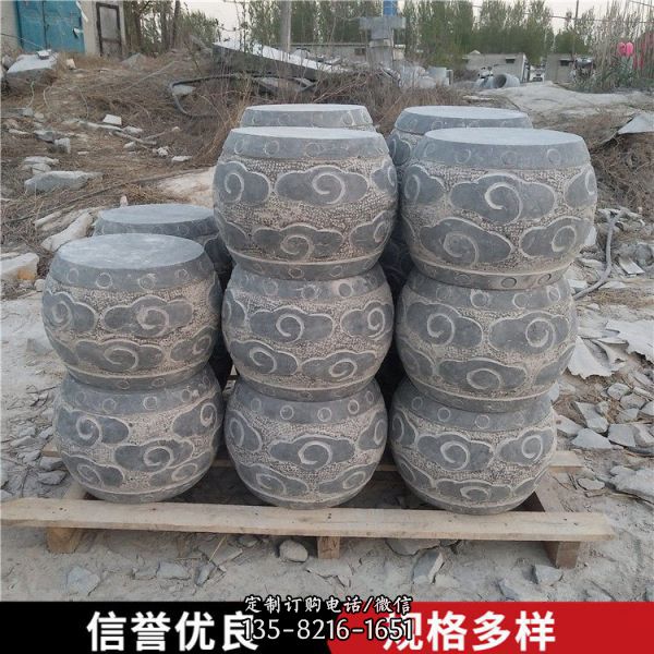 景區庭院擺放仿古青石雕刻門墩石（2）