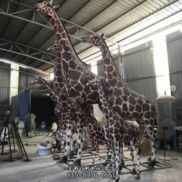 景區抽象玻璃鋼卡通彩繪動物雕塑（4）