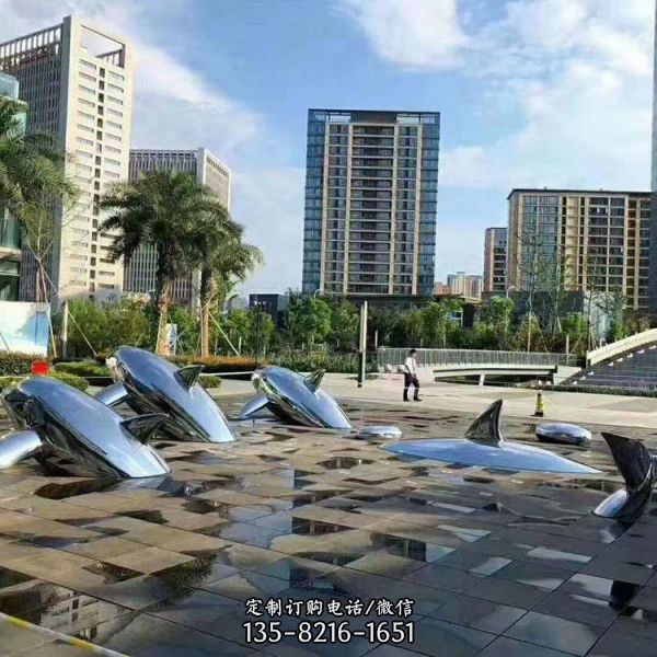 地產(chǎn)景觀擺件不銹鋼鏡面抽象噴水海豚雕塑（4）
