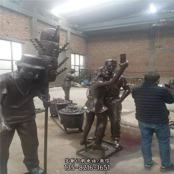 街頭玻璃鋼仿銅賣糖葫蘆人物雕塑 （2）