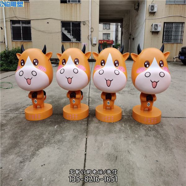  商業(yè)街美陳玻璃鋼動(dòng)漫公仔牛雕塑擺設(shè)（4）