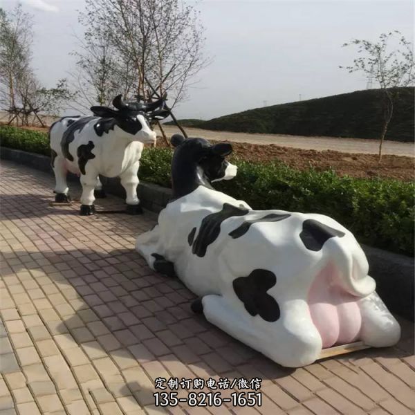  公園景觀綠地戶外玻璃鋼奶牛雕塑（1）