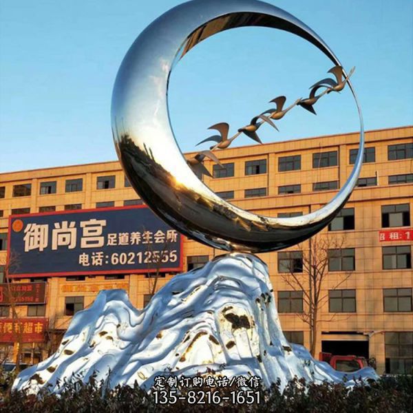  城市售樓部園林景觀陳設(shè)品大型不銹鋼圓環(huán)鏡面抽象藝術(shù)景觀雕塑（2）