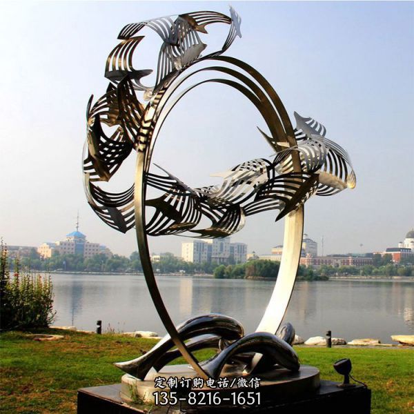  城市售樓部園林景觀陳設(shè)品大型不銹鋼圓環(huán)鏡面抽象藝術(shù)景觀雕塑（1）