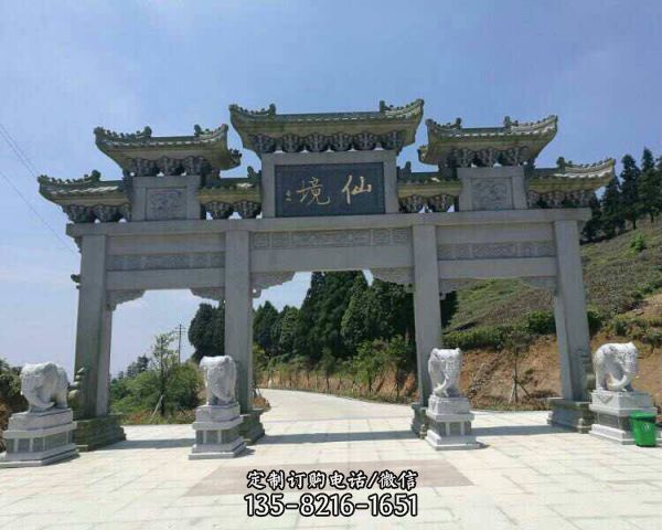 村莊新鄉(xiāng)村建設路口擺放石雕牌坊（3）