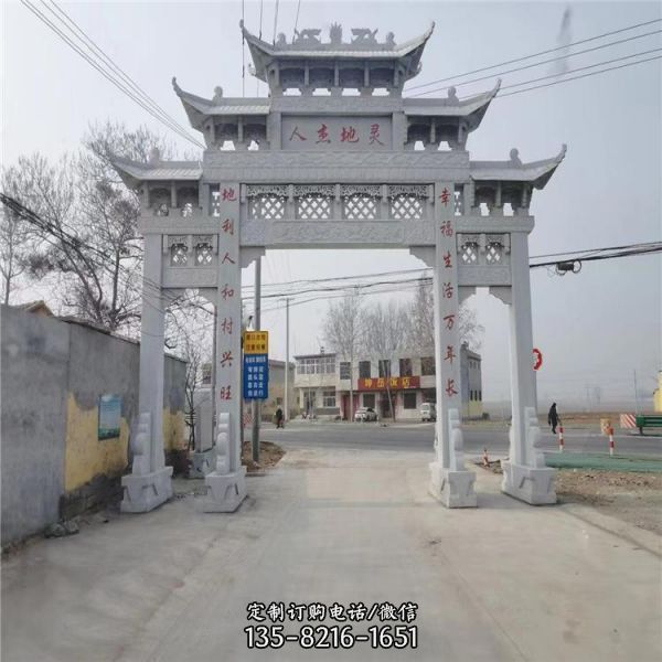 農(nóng)村景區(qū)入口擺放青石雕刻仿古建牌坊（5）