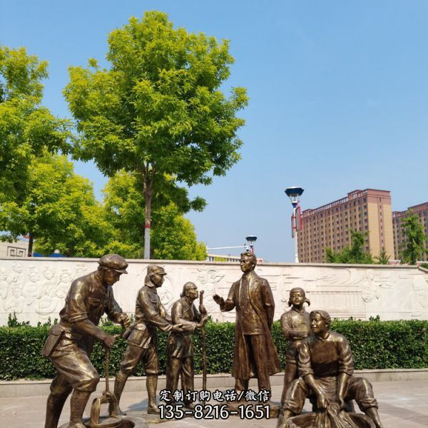 廣場學院擺放建黨文化主題仿銅人物雕塑（5）