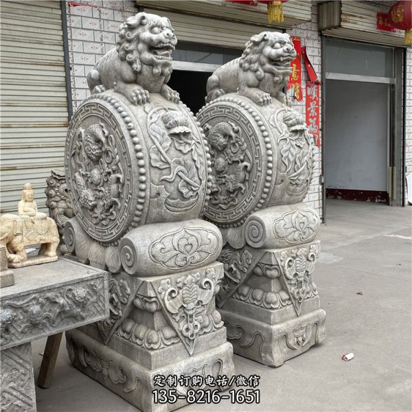 大個(gè)的石雕門(mén)墩抱鼓石，漢白玉仿古門(mén)墩