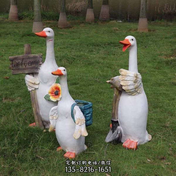 玻璃鋼仿真戶外公園鴨子雕塑