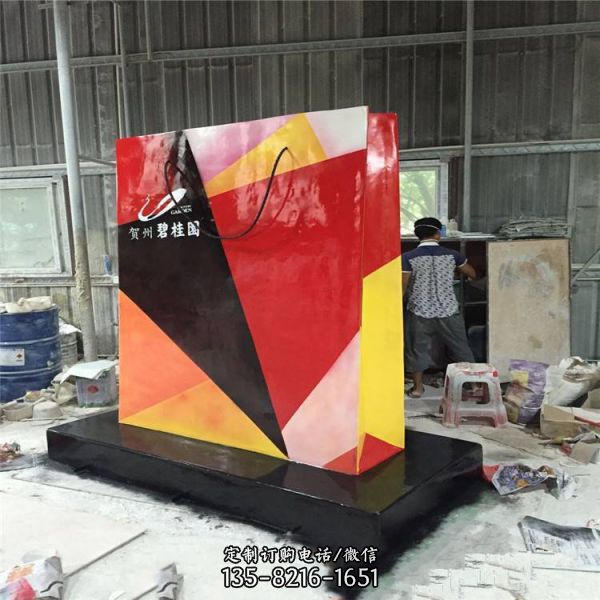 廣場步行街玻璃鋼仿真手提包手袋雕塑美陳創意裝飾品（3）