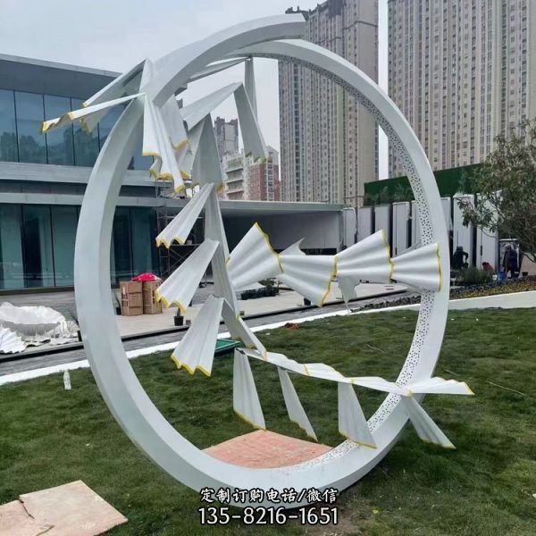 不銹鋼圓環(huán)抽象月亮鏤空雕塑（4）