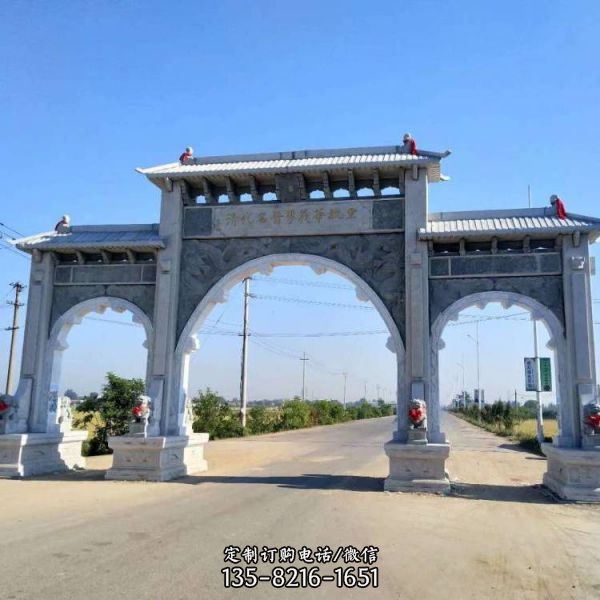 寺院景區(qū)入口擺放青石浮雕仿古建門樓牌坊（1）
