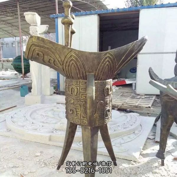 玻璃鋼仿銅 三角酒樽雕塑定制（2）