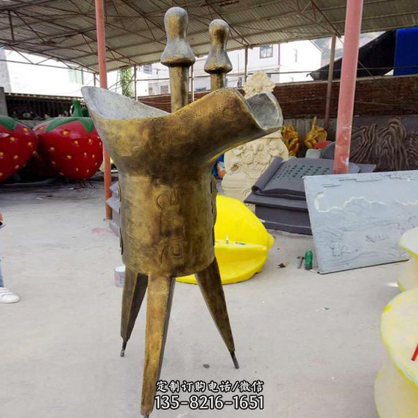 玻璃鋼仿銅 三角酒樽雕塑定制（3）