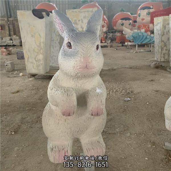景區草坪擺放玻璃鋼仿生動物兔子雕塑（6）