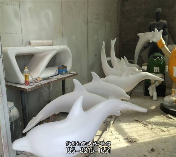 公園綠草地上的海洋小品動物雕塑（2）