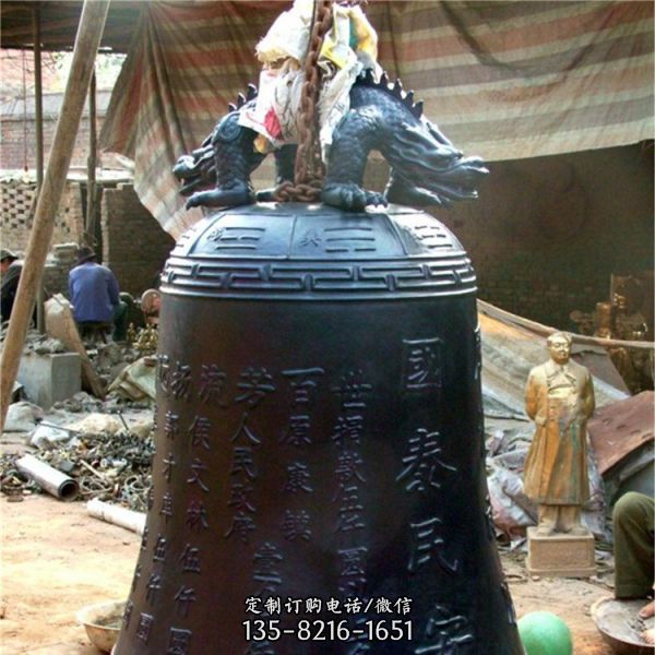 定做大型黃銅鐘雕塑（2）