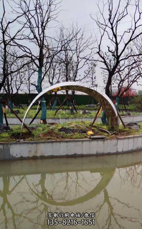 戶外不銹鋼鏤空景觀擺件圓環月牙雕塑（4）