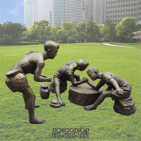  兒童玩老鷹捉小雞情景雕塑小品（3）