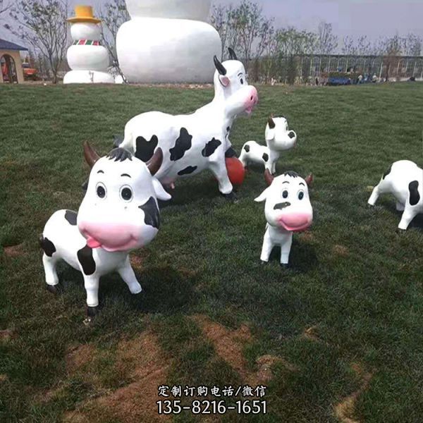  小區(qū)公園綠地玻璃鋼彩繪卡通牛雕塑（5）