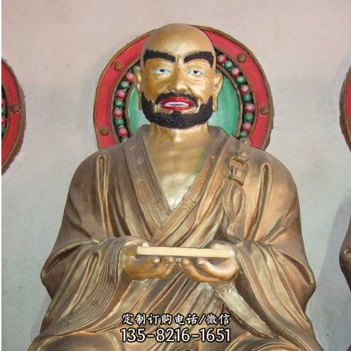 寺廟室內擺放十八羅漢銅佛像（2）