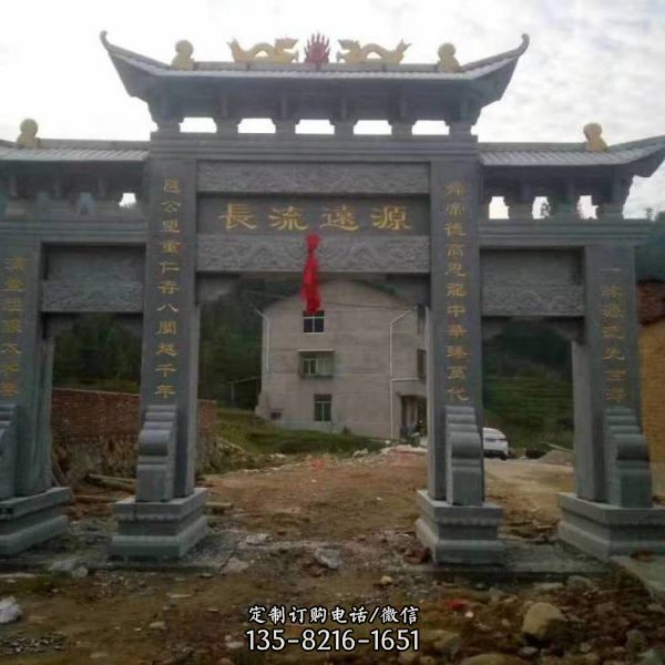 景區(qū)入口擺放青石雕刻門樓（2）