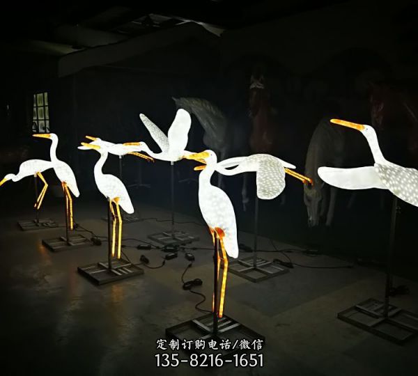 城市廣場擺放發光白鷺動物景觀雕塑（3）