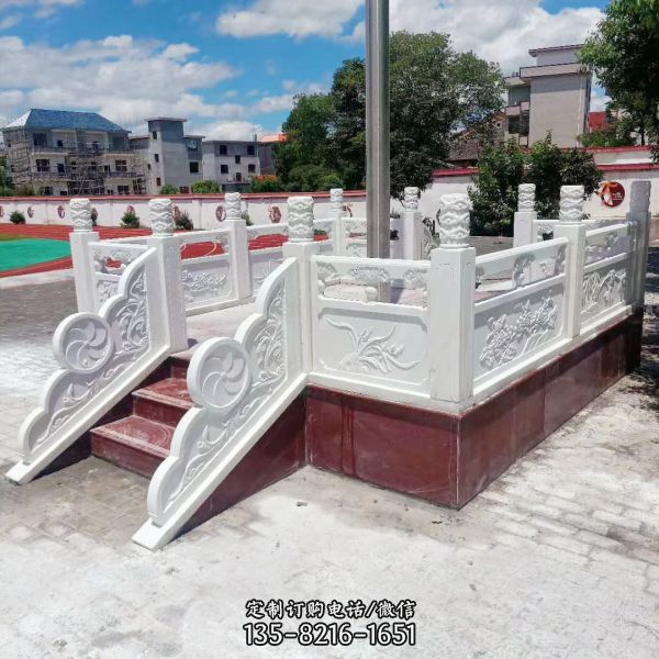 漢白玉旗臺，學校升旗臺欄桿