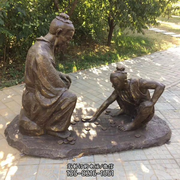 商業(yè)步行街鑄銅爺孫倆下象棋雕塑擺件（2）