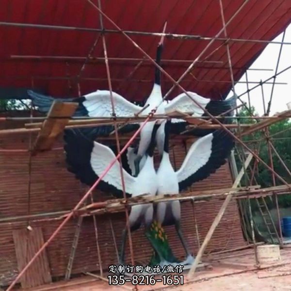 公園廣場擺放玻璃鋼大型仿真仙鶴雕塑（2）