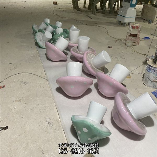 玻璃鋼彩繪蘑菇裝飾雕塑（1）