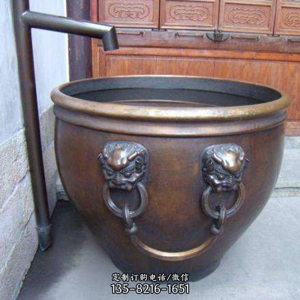 景區(qū)庭院擺放銅大缸（1）