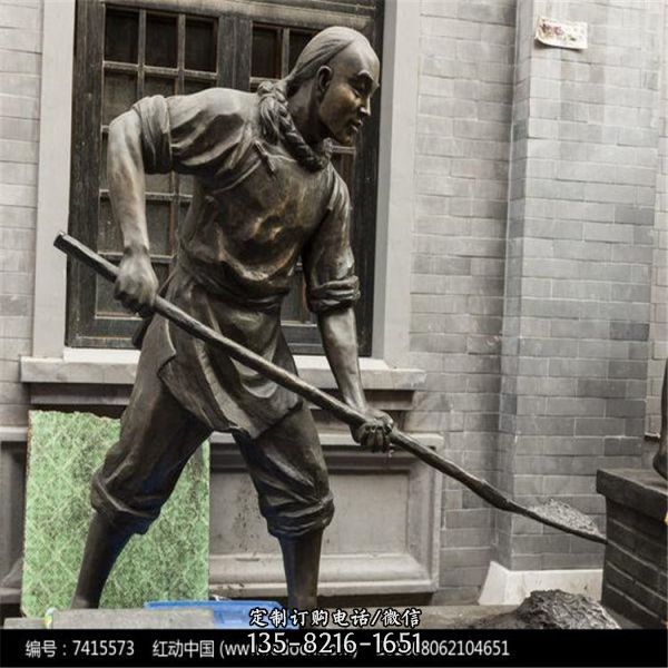 公園玻璃鋼仿銅打球秋收人物雕塑（2）