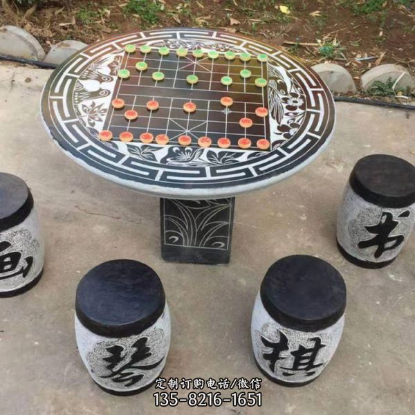 青石石雕戶外園林景觀棋盤(pán)格桌椅雕塑